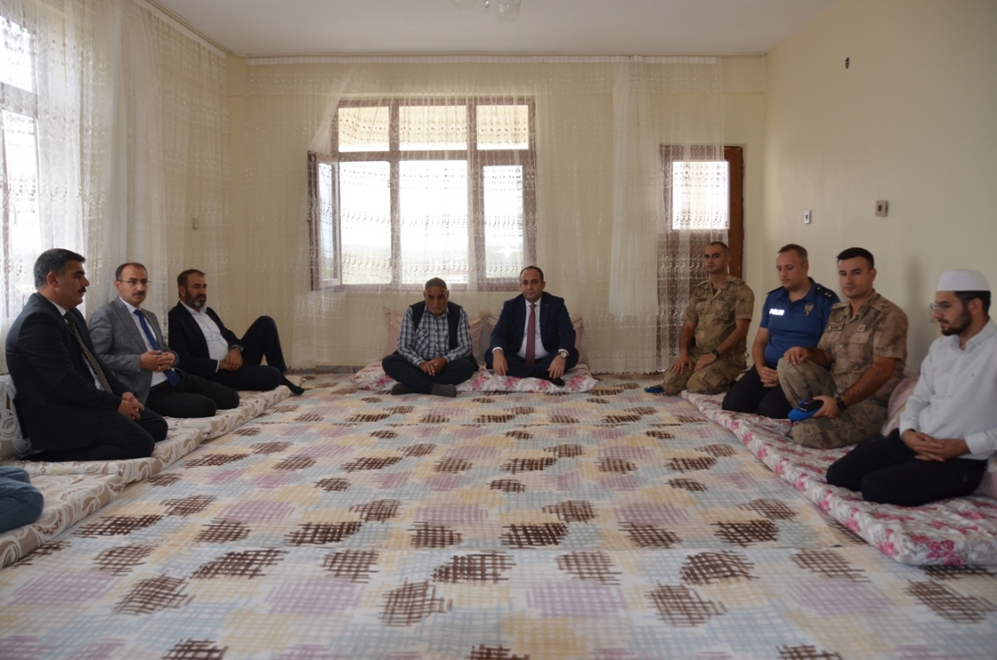 Kaymakamımız Abdullah YÜKSEL,Çardaklı Mahallesindeki Şehit Ailemize Ziyarette Bulundu
